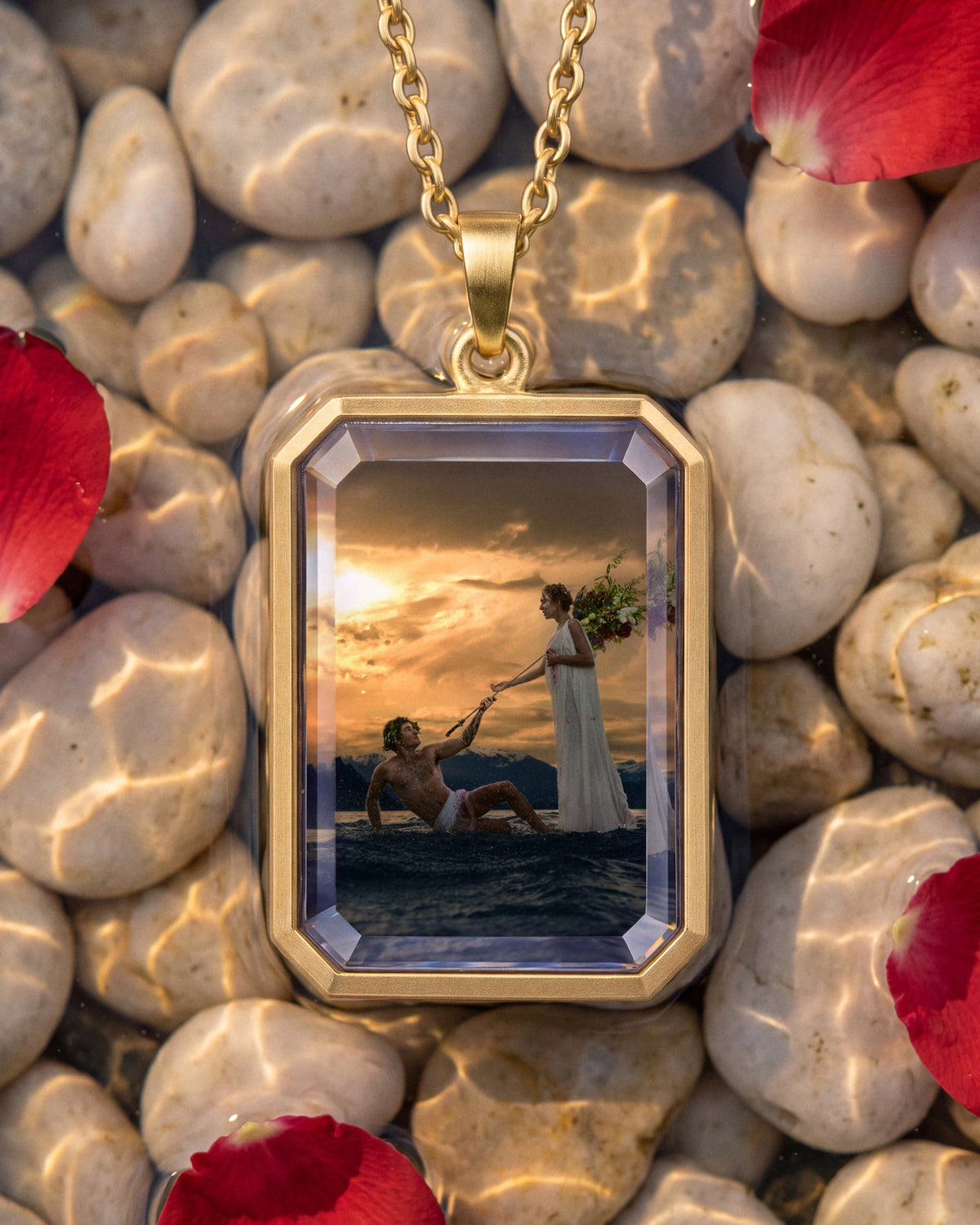 The Courage Of The Coward, the Amulet by Mirrors by Viulet, the Amulet large in its own world, gold