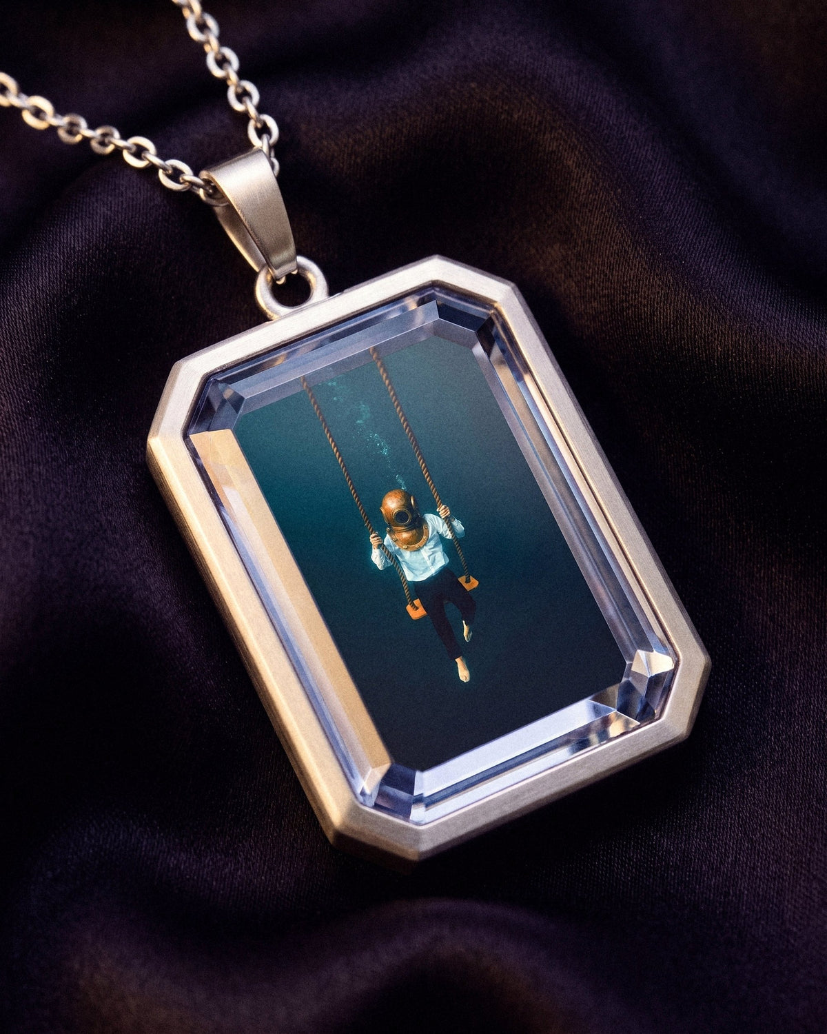 The Observer, the Amulet by Mirrors by Viulet, the crystal, close