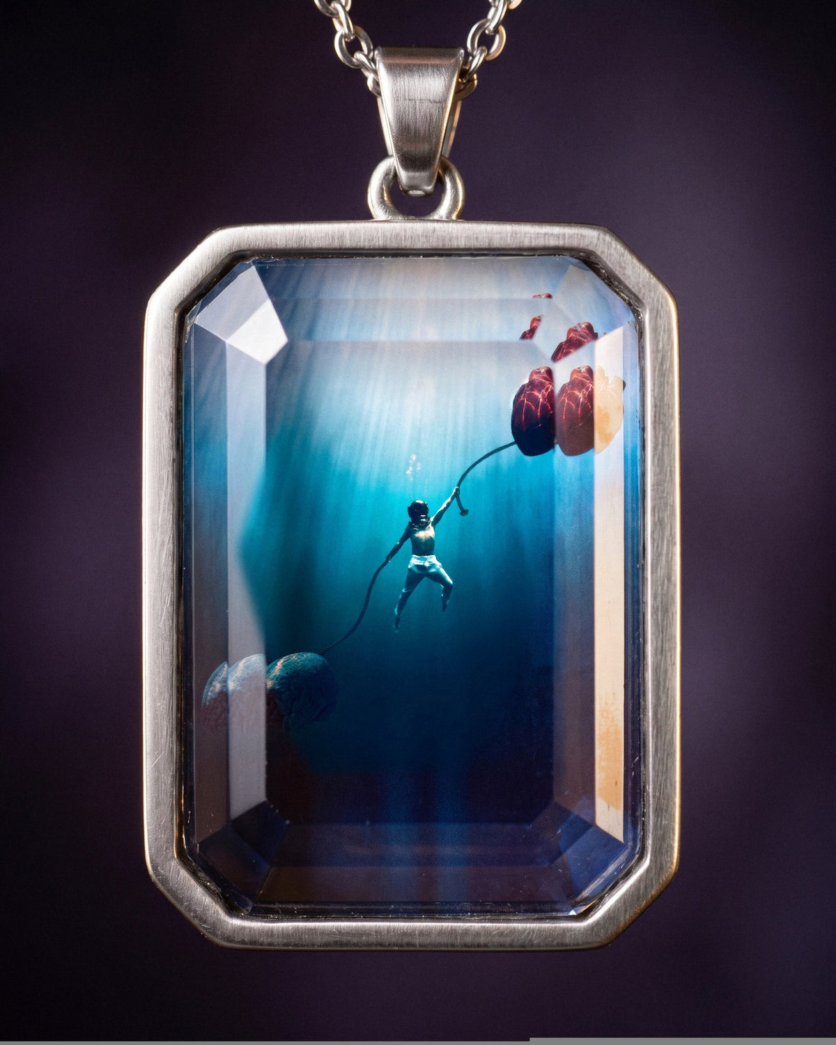 The War Within, the Amulet by Mirrors by Viulet, the glass, close